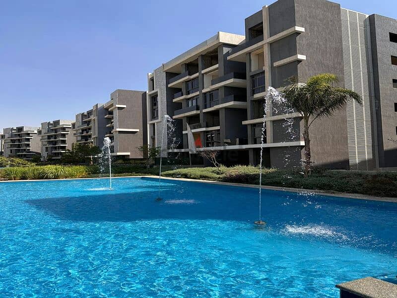 Ground apartment with a private garden, immediate receipt, in Sun Capital, the heart of October, with a 10% down payment and equal installments 18