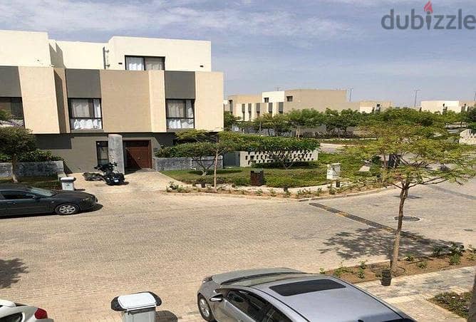 Finished townhouse villa for sale 240m Al Burouj Shourouk City with installments   تاون فيلا في الشروق  البروج 1