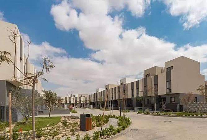 Finished townhouse villa for sale 240m Al Burouj Shourouk City with installments   تاون فيلا في الشروق  البروج 2