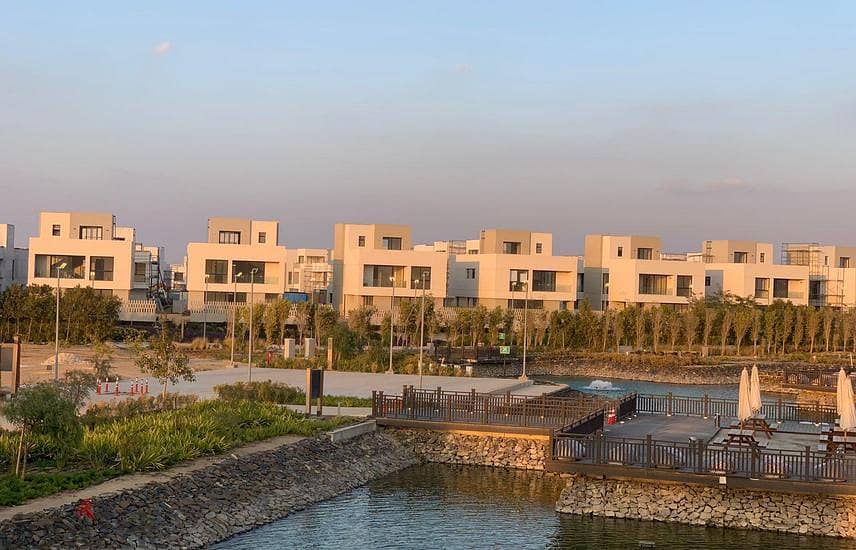 Finished townhouse villa for sale 240m Al Burouj Shourouk City with installments   تاون فيلا في الشروق  البروج 3