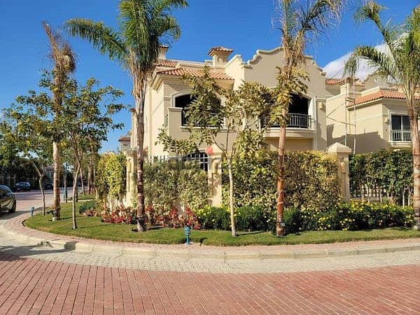 Townhouse villa 196m for sale in La Vista El Patio 5 East Shorouk City next to the airport immediate delivery in installments over 5 years No interest 10