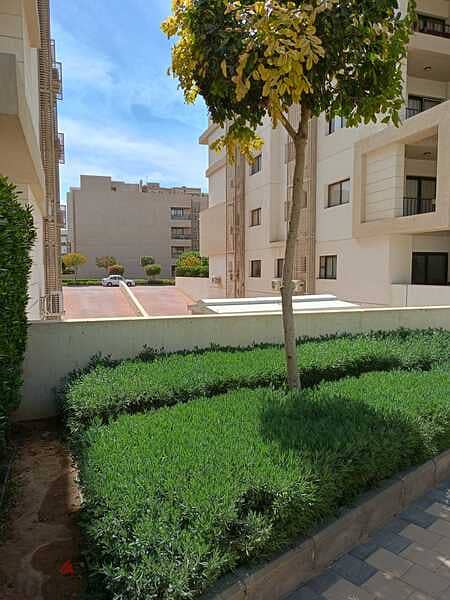 Apartment Fully Finished With Acs , Prime Location For Sale at Fifth square - El Marasem 6