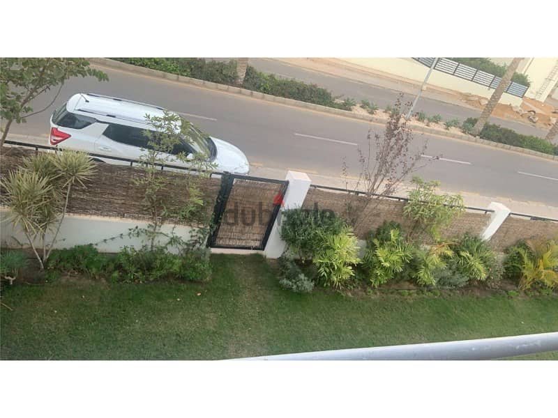 Town house 290m  with wide garden  fully finished in compound hyde park new cairo 4