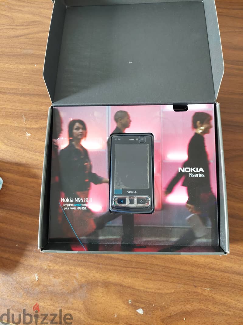 هاتف نوكيا N95 8G الاصلي بحالة نادرة وكامل محتوياته الاصلية 1