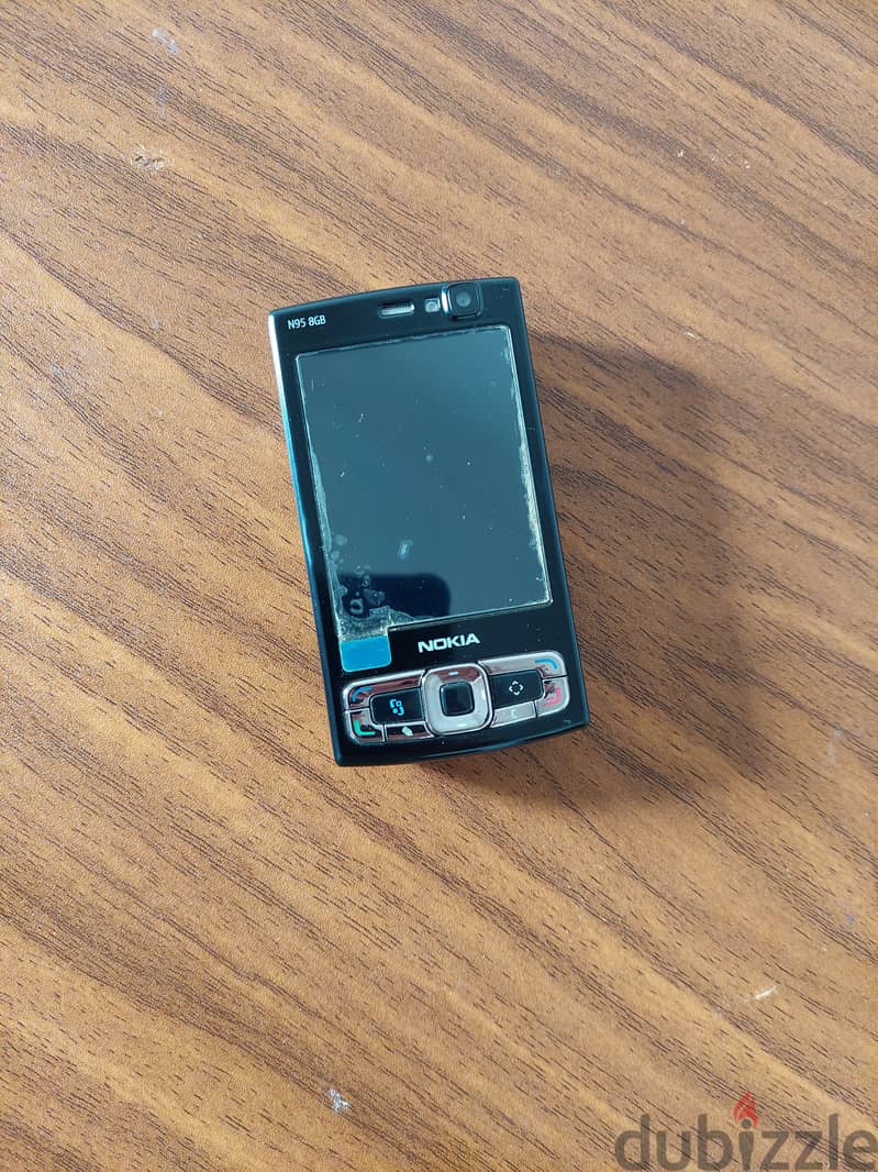 هاتف نوكيا N95 8G الاصلي بحالة نادرة وكامل محتوياته الاصلية 2