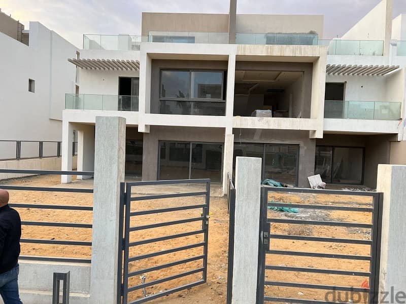 for sale Townhouse Middle 250 m, prime location, finished, under market price , ready to move in Al Marasem Compound, Fifth Settlement 2