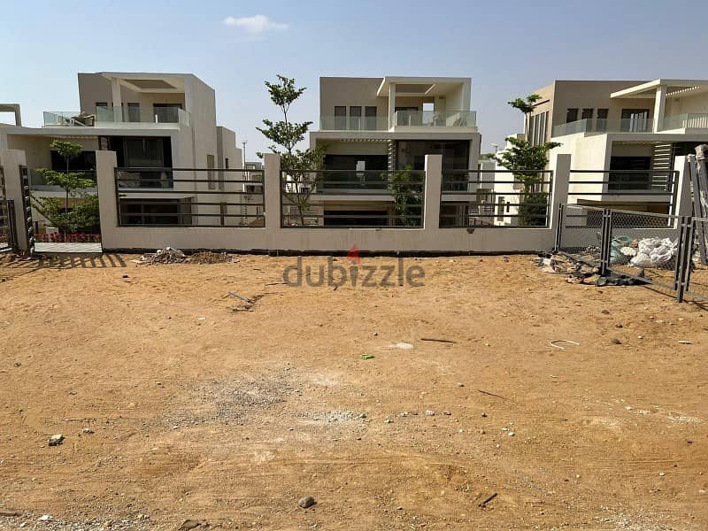for sale Townhouse Middle 250 m, prime location, finished, under market price , ready to move in Al Marasem Compound, Fifth Settlement 10