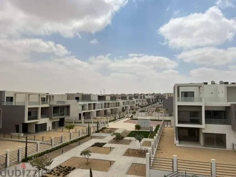 for sale Townhouse Middle 250 m, prime location, finished, under market price , ready to move in Al Marasem Compound, Fifth Settlement 11