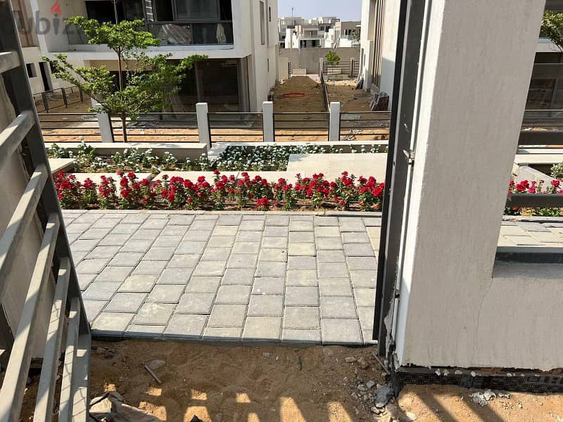 for sale Townhouse Middle 250 m, prime location, finished, under market price , ready to move in Al Marasem Compound, Fifth Settlement 13