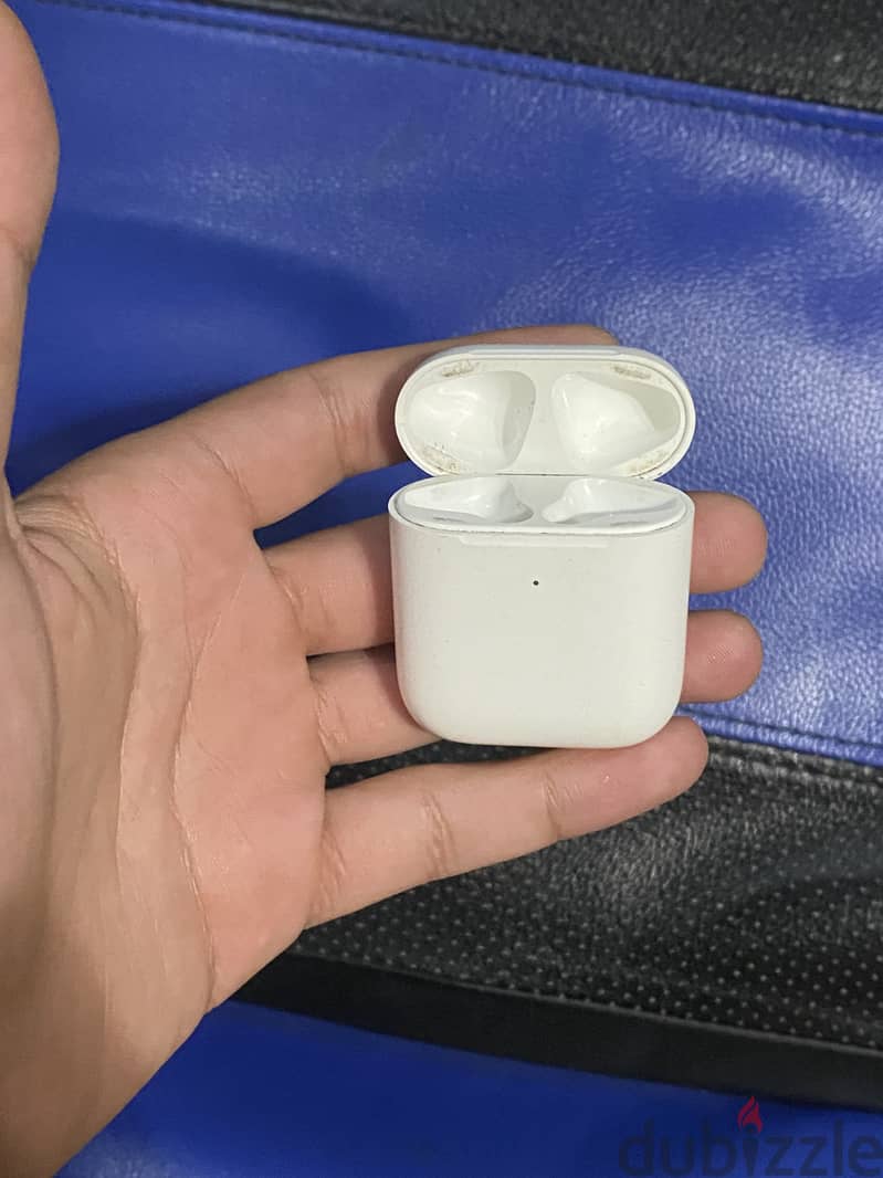 Airpods 2 case only used 3