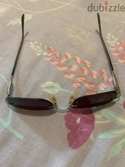 A frameless eye glasses