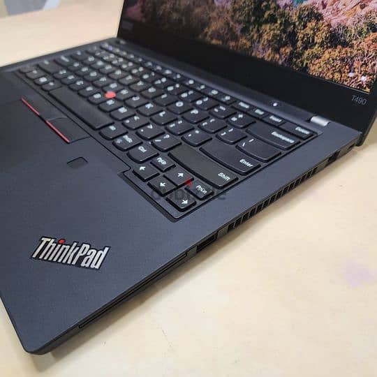 Lenovo Thinkpad T490 core i7 vega 2g تاتش اسكرين 4