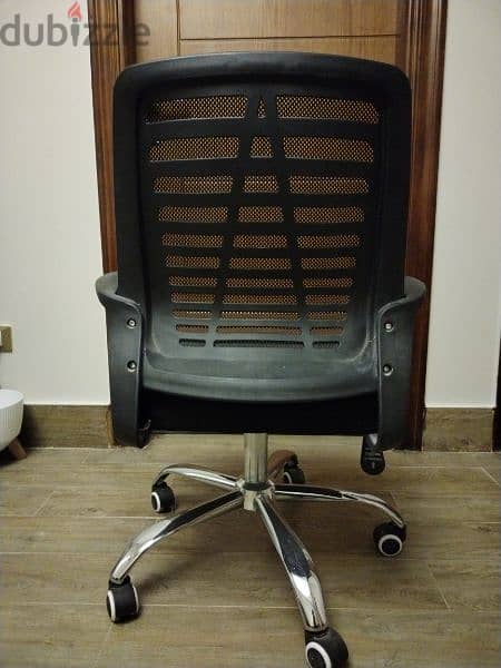 Black chair 1