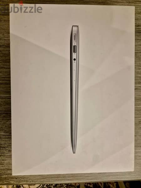 MacBook Air (13-inch, 2017) with box, Great condition 4