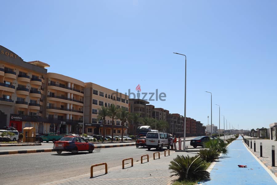 Own your apartment in a quiet location in Hurghada, overlooking the swimming pool 17