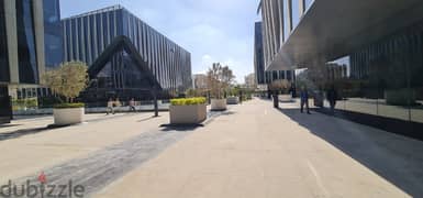مكتب اداري للبيع مساحته 131 متر التسعين الجنوبي التجمع الخامس القاهرة الجديدة قريب من الجامعة الامريكية