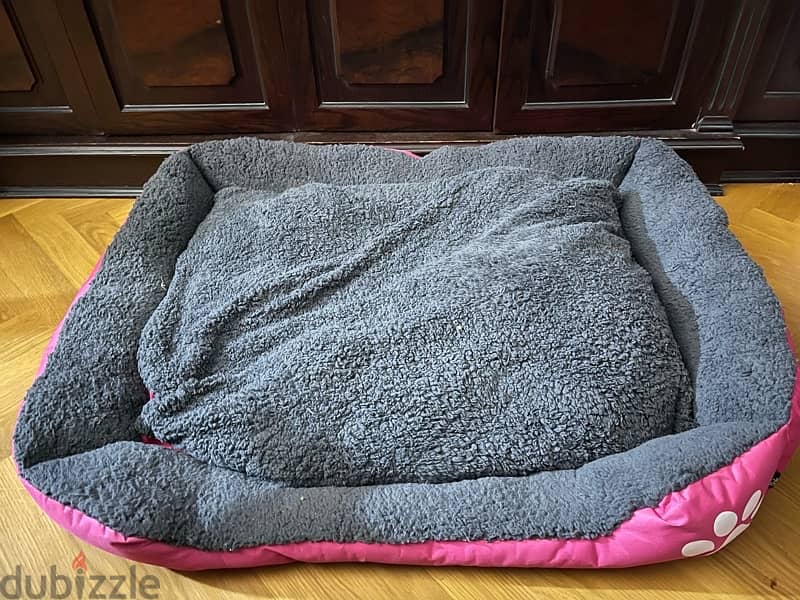 سرير مستورد للكلب حجم كبير ياخد كلب كبير او متوسط (مقاس متر في ٧٠) 3