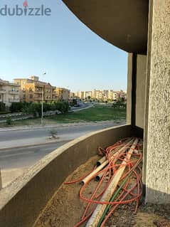 شقه لقطه للبيع داخل ارقى احياء الشيخ زايد الحي التاسع داخل فيلا شيك