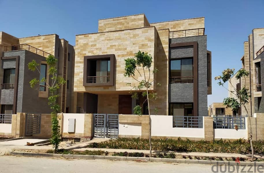 The lowest price for a villa in Taj City for sale ((3 floors)) on Suez Road in front of the airport, New Cairo 4