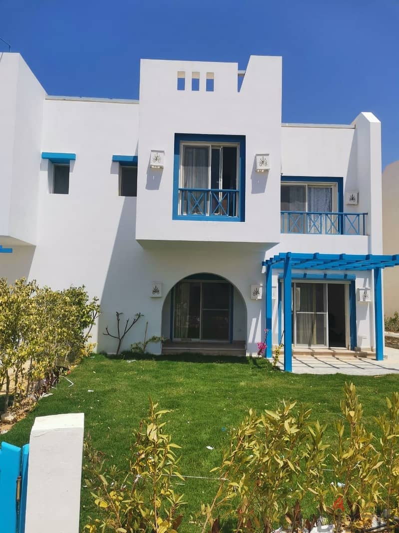Villa for sale, 3 floors on the sea, finished, with installments over 8 years, in Mountain View Sidi Abdel Rahman, next to Marassi 1