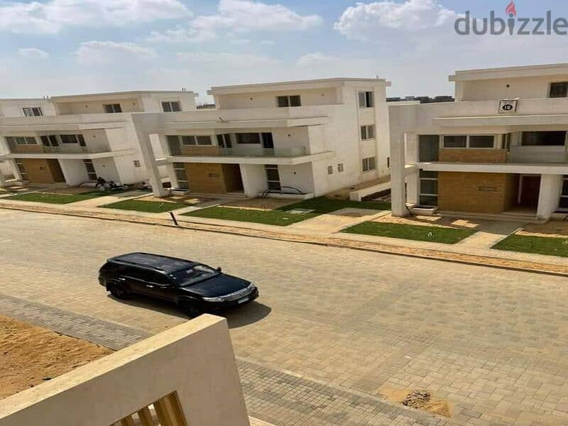 fully finished townhouse 280m very prime location 10
