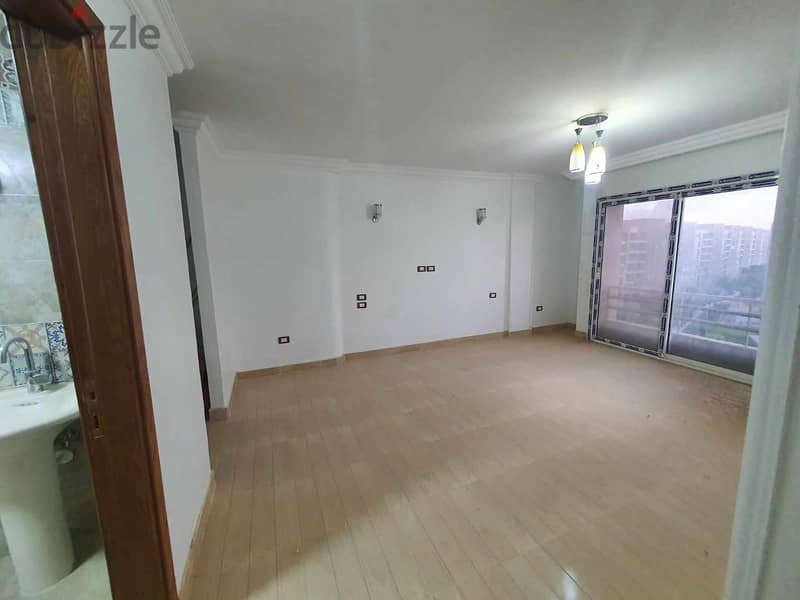 Apartment for rent in Square Compound with a distinctive view 11