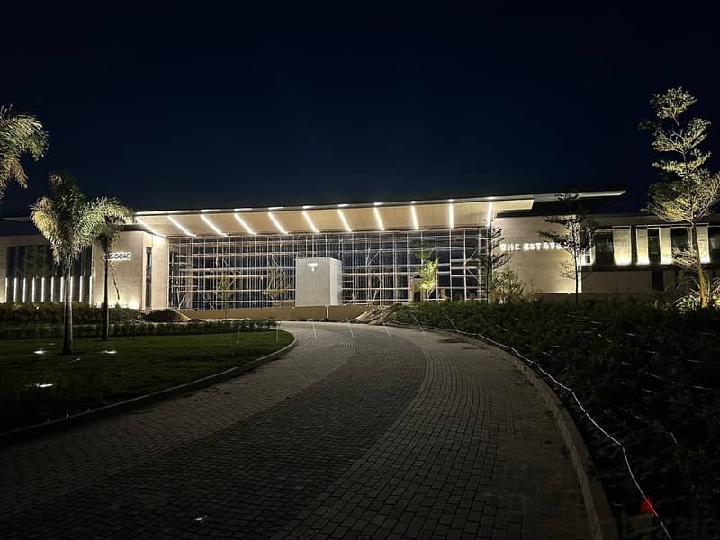 شقة للبيع متشطبه بالكامل (( إستلام فوري )) من سوديك امام مطار سفنكس الشيخ زايد Estates SODIC New Zayed 9