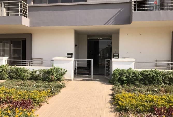 - Townhouse corner for sale in an all-villa compound in the heart of Taj City Compound, area of ​​158 square meters + private garden, directly in fron 5