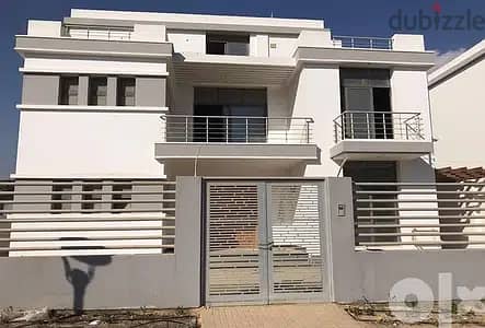 - Townhouse corner for sale in an all-villa compound in the heart of Taj City Compound, area of ​​158 square meters + private garden, directly in fron 9