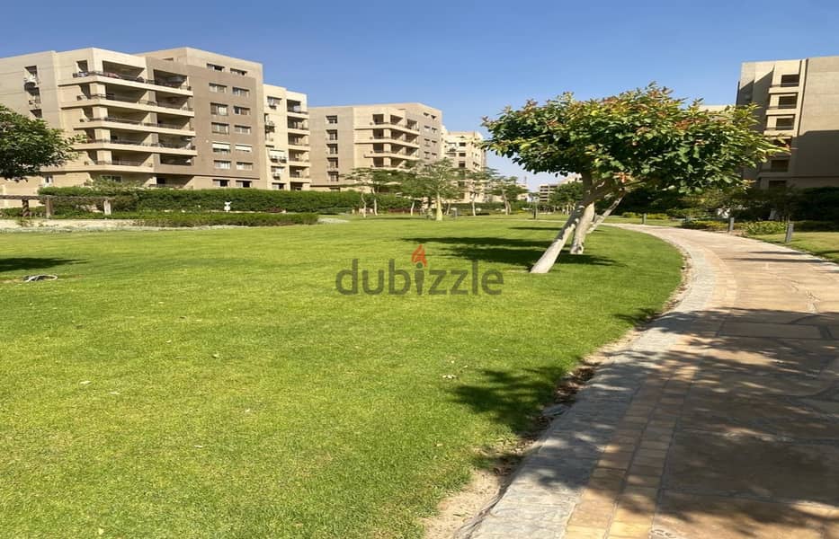 APARTMENT 162m  FOR SALE  very prime location IN the square NEW CAIRO 1