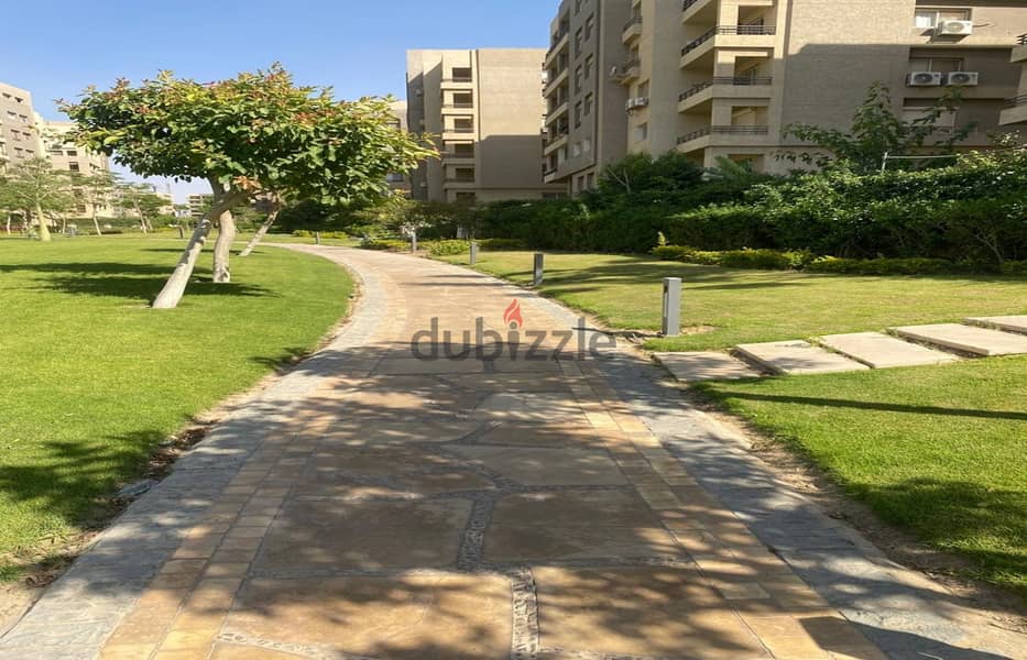 APARTMENT 162m  FOR SALE  very prime location IN the square NEW CAIRO 2