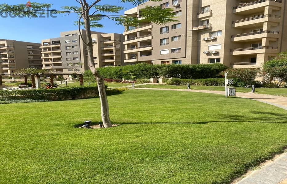APARTMENT 162m  FOR SALE  very prime location IN the square NEW CAIRO 3
