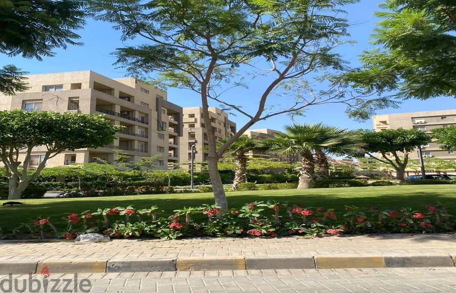 APARTMENT 162m  FOR SALE  very prime location IN the square NEW CAIRO 4