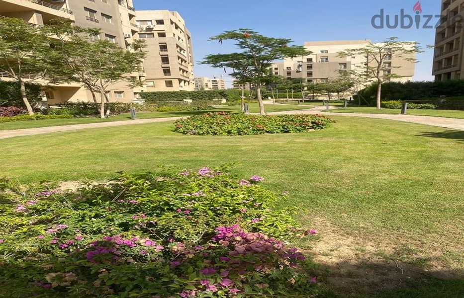 APARTMENT 162m  FOR SALE  very prime location IN the square NEW CAIRO 7