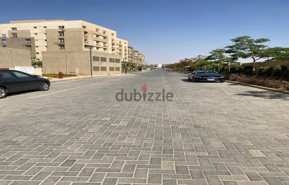 APARTMENT 162m  FOR SALE  very prime location IN the square NEW CAIRO 8