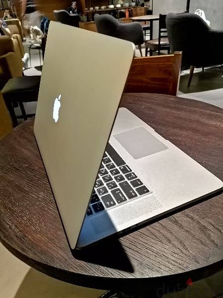 macbook pro 2013 15 inch good condotion 3