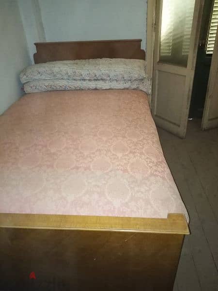 غرفة نوم بحالة ممتازة و سعر رائع لفترة محدودة!! 1