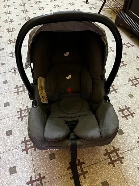 Sillita infantil en venta, marca Joie