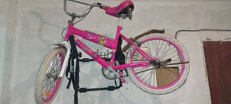 دراجة بناتي مقاس ٢٠ مستوردة لون مميز 9