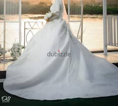 فستان زفاف ابيض