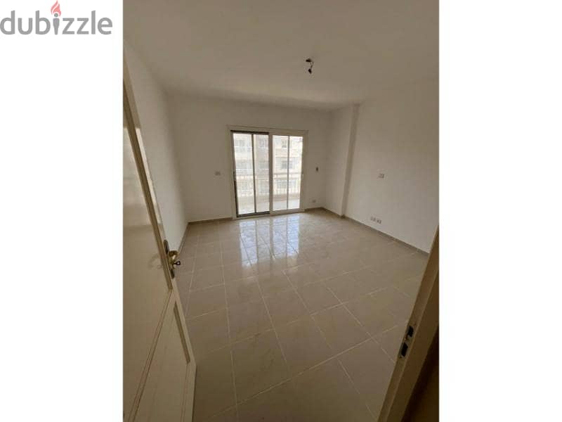 140 sqm apartment with a garden view in the best phases of Madinaty. 6