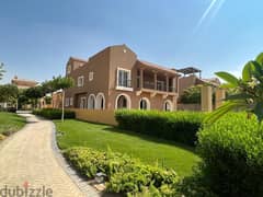 Classic villa for sale,ready to move, fully finished, Super Lux, Hyde Park, Fifth Settlement