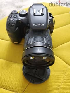 كاميرا رقمية Fujifilm جديده بملحقاتها بعدسة زووم مع حقيبة أنيقة