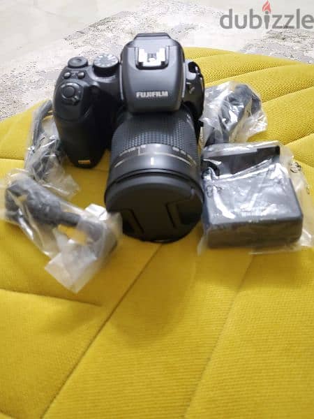 كاميرا رقمية Fujifilm جديده بملحقاتها بعدسة زووم مع حقيبة أنيقة 1