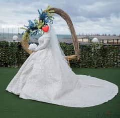 فستان زفاف أو فرح ملكي مستعمل للبيع بالبدي والطرحة