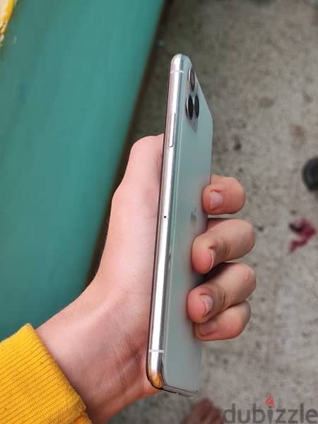 iphone 11 pro max good condition 7