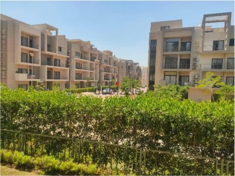 for sale Apartment 200m  in Al Marasem ground floor, garden,ready to move prime location and direct view on Landscape, under market price 9