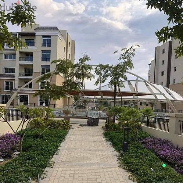 For sale, an apartment in the heart of Mostaqbal City, with a 10% down payment, next to Madinaty, in the SARAI Compound. A 42% discount on cash is ava 9