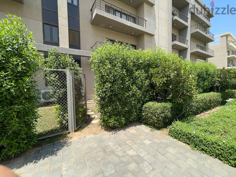 for sale in Fifth square Almarasem Apartment ground floor 220m with garden 4