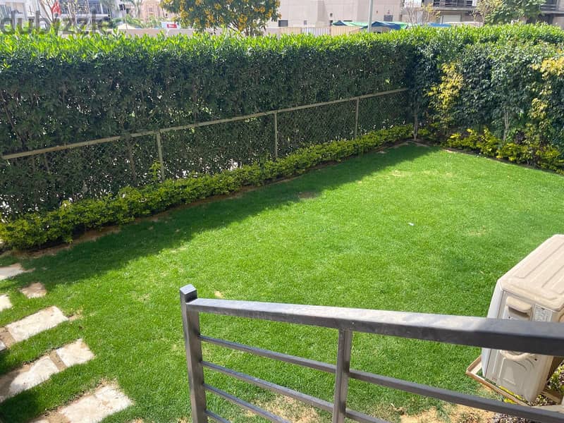 for sale in Fifth square Almarasem Apartment ground floor 220m with garden 7